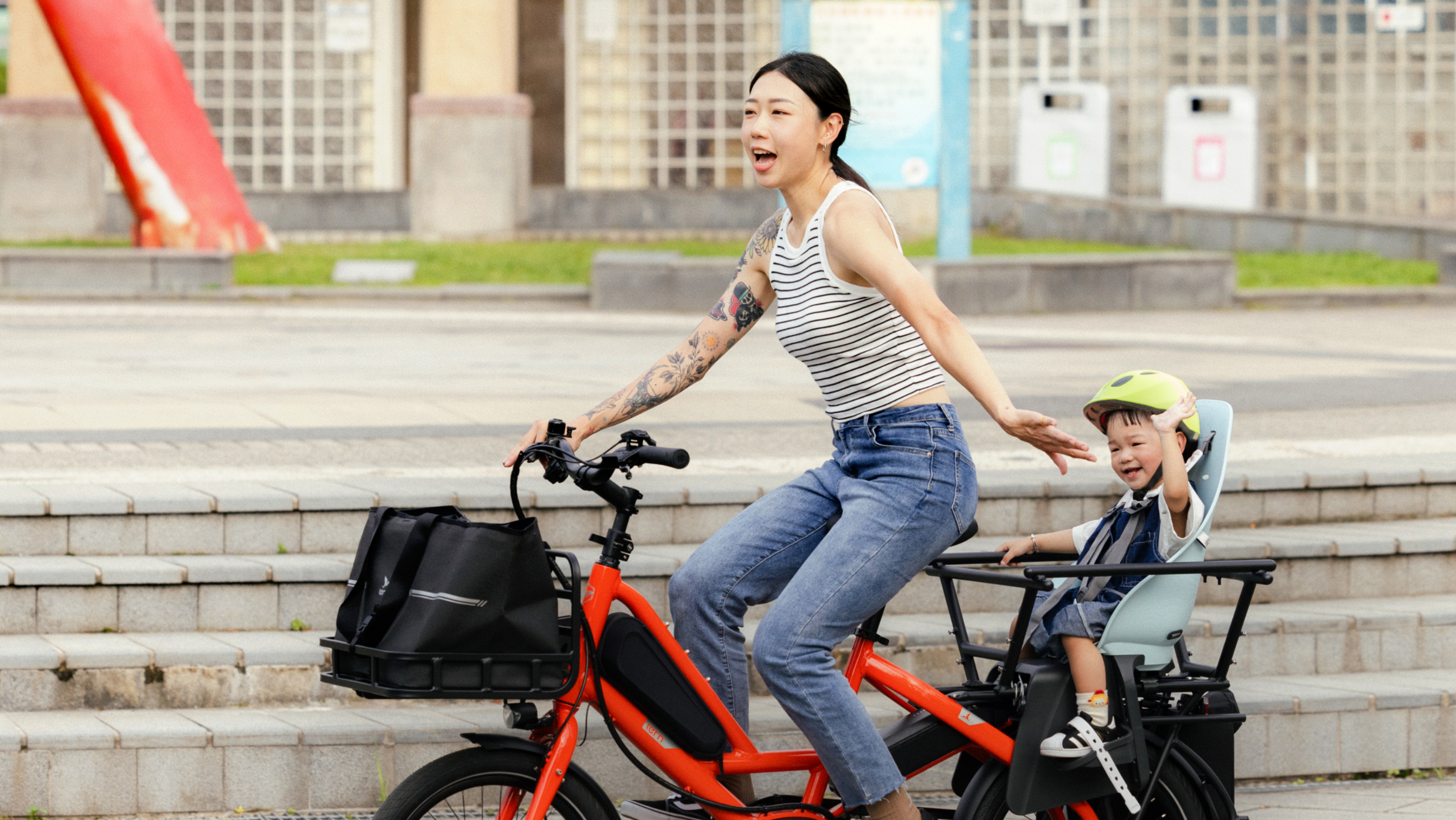 A mother riding Quick Haul and carry her kids in the back