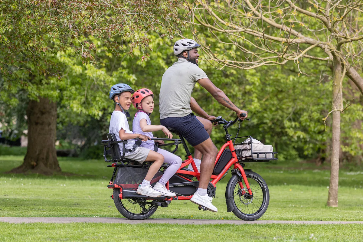 Tern Quick Haul Long cargo bike carries 2 kids