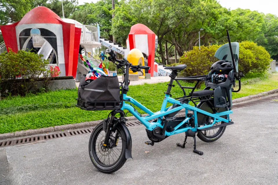 Clubhouse Gen 4 with 1 child seat, installed on a GSD Gen 3 cargo bike